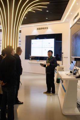 銅川市委副秘書長吳陽一行蒞臨我院考察電子軟硬件產品研發工作